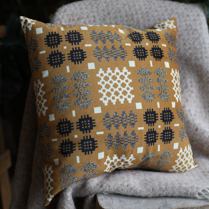 Cushions & Throws