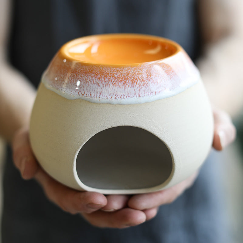 A wax melt burner made from ceramic by Glosters.
